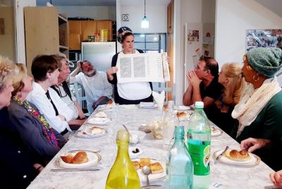 Unique Peek Hosting Lecture + Meal at Jewish Orthodox Home Unique Peek Hosting Lecture + Meal at Jewish Orthodox Home