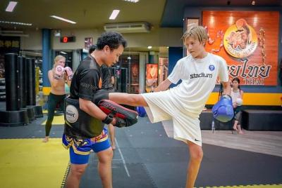 Train Thai Boxing, Thai dinner, Watch the matches by ringside Train Thai Boxing, Thai dinner, Watch the matches by ringside