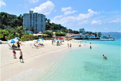 Montego Bay Shore Excursion: Doctor's Cave Beach & Montego Bay Ci