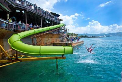 Day Trip to Doctor's Cave Beach, Margaritaville and Hip-Strip Sho