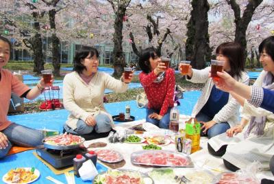 "Genghis Khan" BBQ at Goryokaku, a cherry blossom viewing spot!