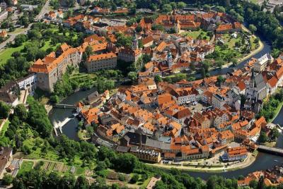 Cesky Krumlov: Full day tour from Prague and back. Cesky Krumlov: Full day tour from Prague and back.