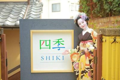 Private Maiko Makeup Kimono Fitting and Photoshoot in Kyoto