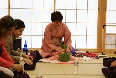 Furoshiki experience in Kyoto MAIKOYA Furoshiki experience in Kyoto MAIKOYA