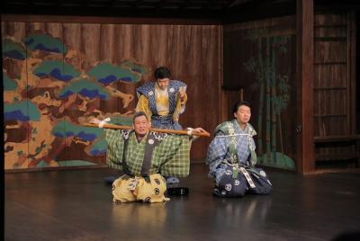 Watch Kyogen performances at Okayama Korakuen