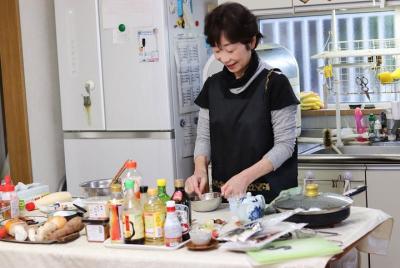 Heart-Warming Japanese In Home Cooking Lesson with a Local Mother