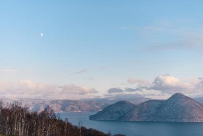 Explore Lake Shikotsu, Toya & Mount Usu Explore Lake Shikotsu, Toya & Mount Usu