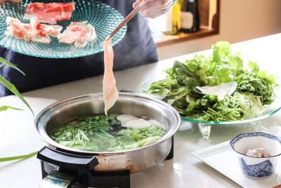 Learn to Cook Japanese Cuisine with an International Twist with a Learn to Cook Japanese Cuisine with an International Twist with a