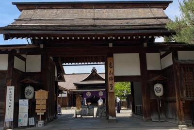 Takayama Old Town Walking Tour with Local Guide Takayama Old Town Walking Tour with Local Guide