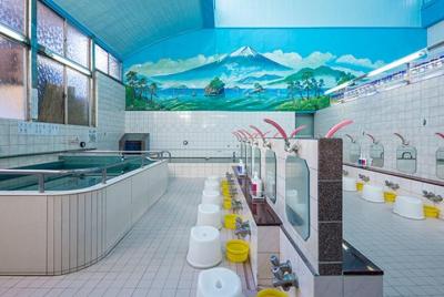 Tattoo-friendly open-air Onsen & drink