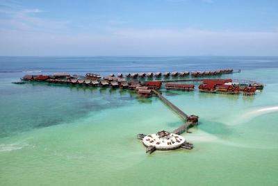 Hopping Tour in Dinawan Island