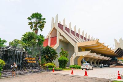 Sabah Half-Day Tour: Local Cuisine Discovery, Sabah Museum, and K