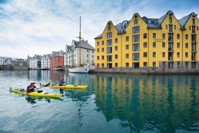Sea Kayaking In Ålesund Sea Kayaking In Ålesund