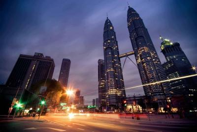 KLCC Lake of Symphony and The River Of Life Tour - Private 