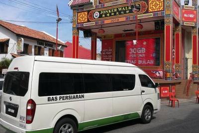 Chauffeur: Malacca to Singapore Van Transfer Chauffeur: Malacca to Singapore Van Transfer