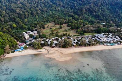 Chauffeur: Malacca to Mersing Transfer [Van]