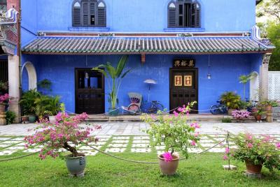 Guided Tour of Cheong Fatt Tze Guided Tour of Cheong Fatt Tze's Blue Mansion in George Town