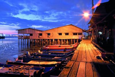 Penang Night Tour with Trishaw Ride & Dinner Penang Night Tour with Trishaw Ride & Dinner