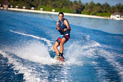 Maafushi: Wakeboard & Water-Ski