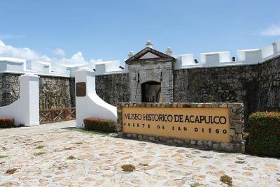 Half-Day Acapulco Walking Tour with Fort of San Diego & Divers Wi Half-Day Acapulco Walking Tour with Fort of San Diego & Divers Wi