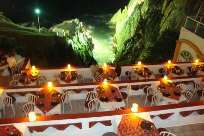 Acapulco Shore Excursion: Cliff Divers at Night Acapulco Shore Excursion: Cliff Divers at Night
