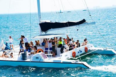 Amazing Tour to Isla Mujeres in a Catamaran with Open Bar
