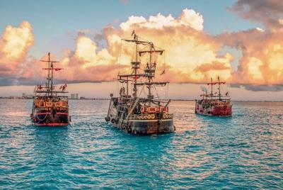 Dinner-Show-Party on a Pirate Ship from Cancun! (Open bar include