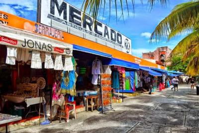 Cancun City and Shopping Tour Including El Meco Ruins