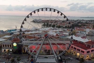 Shopping and Cancun Eye Ride