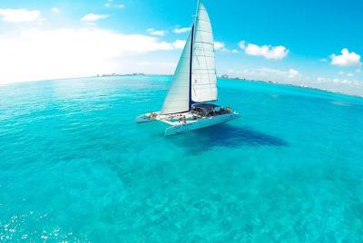 Tour in a Catamaran to Isla Mujeres with all included for the bes