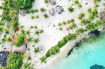 Private beach, all inclusive. Private beach, all inclusive.