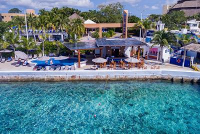 Full-Day Submarine Expedition with Del Mar Latino Beach Club Day 