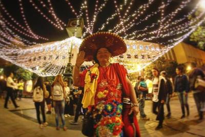 Guadalajara Nightlife Experience: Cantinas, Bars & Street Food