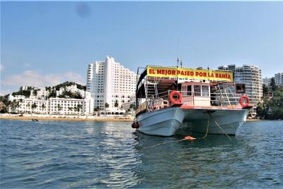 Private Navigation in Manzanillo Bay with Snorkeling