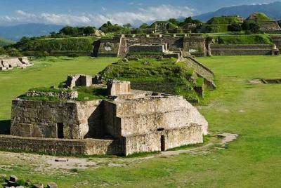 Private Family Tour to Visit Monte Albán, Alebrijes and Barro Neg Private Family Tour to Visit Monte Albán, Alebrijes and Barro Neg