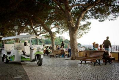 Lisbon's Most Beautiful Viewpoints - Private 2H Electric Tuk Tuk 