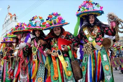 Tour the Indigenous Villages from San Juan Chamula and Zinacantan Tour the Indigenous Villages from San Juan Chamula and Zinacantan