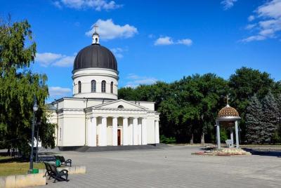 Kiss me Now - city tour of Chisinau! Kiss me Now - city tour of Chisinau!