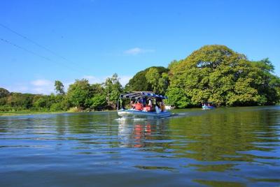 Las isletas Boat Tour in Granada