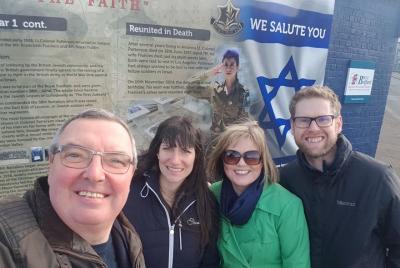 Belfast Cab Tour of Peacewalls, Murals and the Famous Titanic Sli Belfast Cab Tour of Peacewalls, Murals and the Famous Titanic Sli