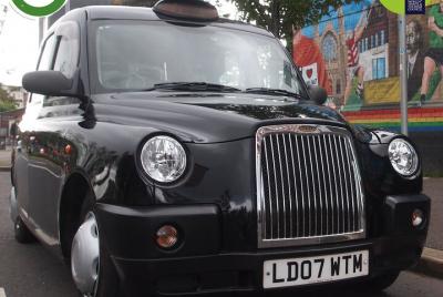 Private Guided Belfast Mural Tour with Pickup 