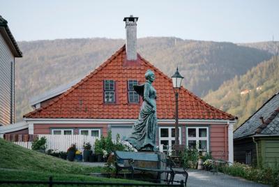 Guided Walk through Bergen’s Charming Neighborhood of Nordnes Guided Walk through Bergen’s Charming Neighborhood of Nordnes