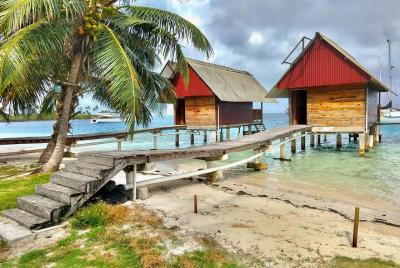 4D/3N Private Cabin OVER-THE-OCEAN including Meals & Boat Tour