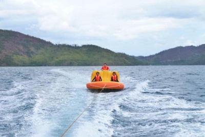 Bandwagon Ride and Clear Kayak Experience in Coron Bandwagon Ride and Clear Kayak Experience in Coron