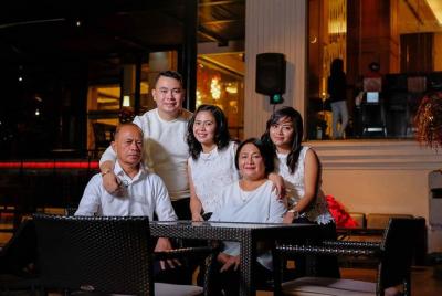 Private Photo Session with a Local Photographer in Mandaue Private Photo Session with a Local Photographer in Mandaue