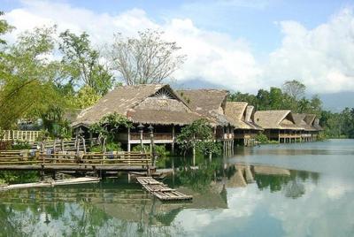 Private Tour: Villa Escudero with Lunch from Manila