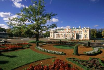 Tallinn Small Group Tour Old Town and Kadriorg Tallinn Small Group Tour Old Town and Kadriorg