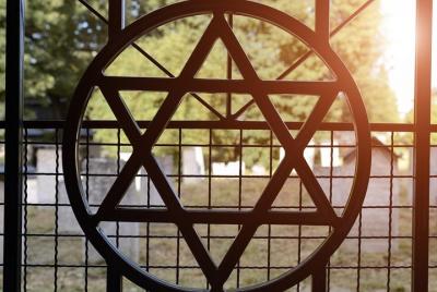 Warsaw: Everyday Jewish Ghetto Guided Tour with Jewish Cemetery Warsaw: Everyday Jewish Ghetto Guided Tour with Jewish Cemetery