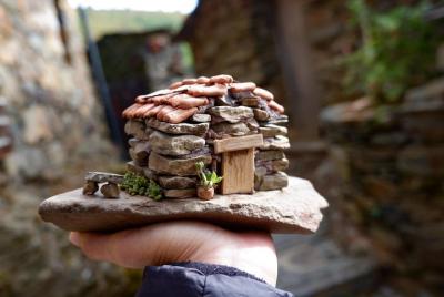 Miniature schist house workshop Miniature schist house workshop