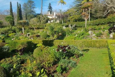 Hiking Tour: Charming Waterways & Gardens